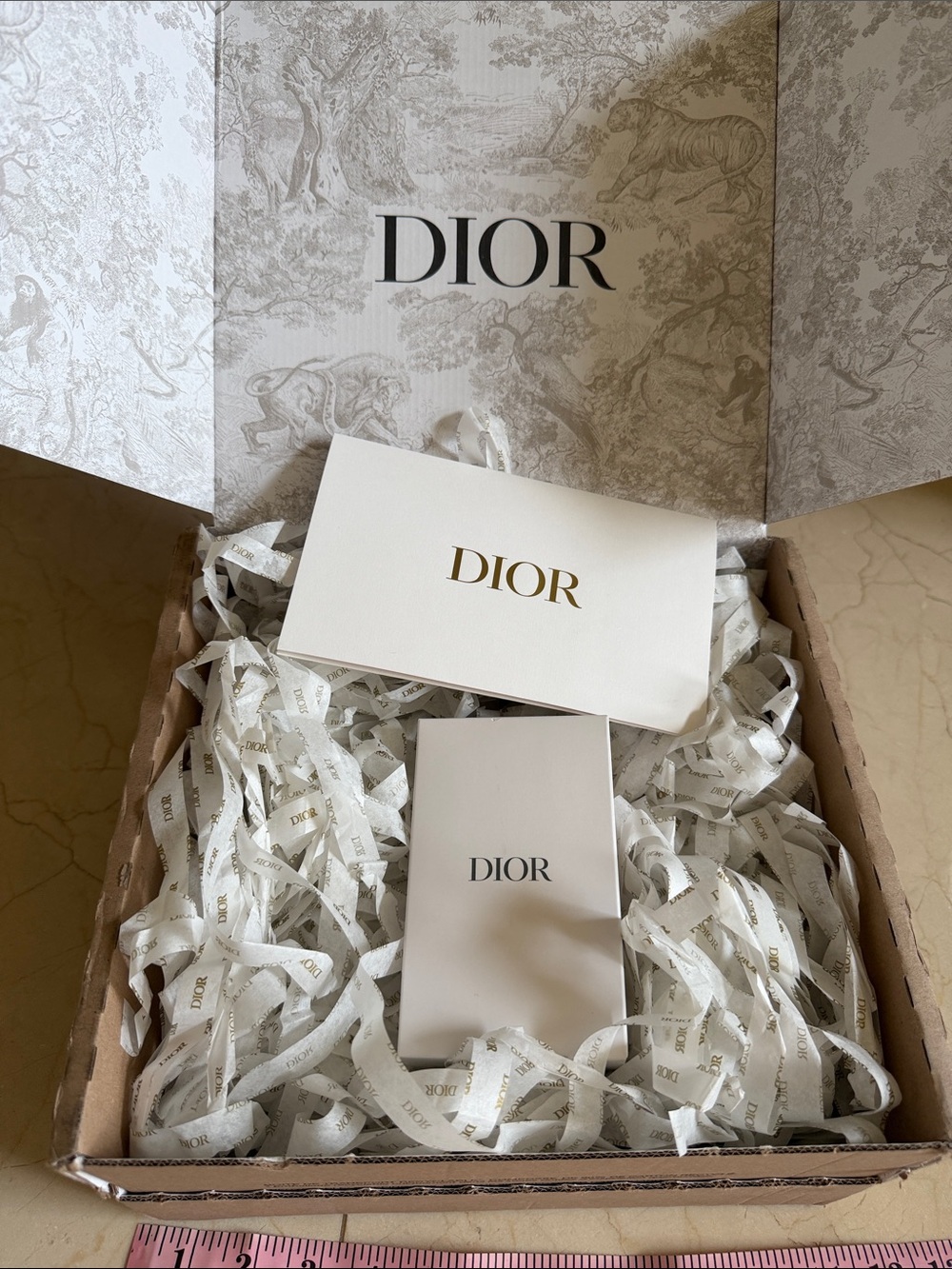 Dior Phone Light selfie light Black and Cream Branded Compact with Accessories - Picture 12 of 12